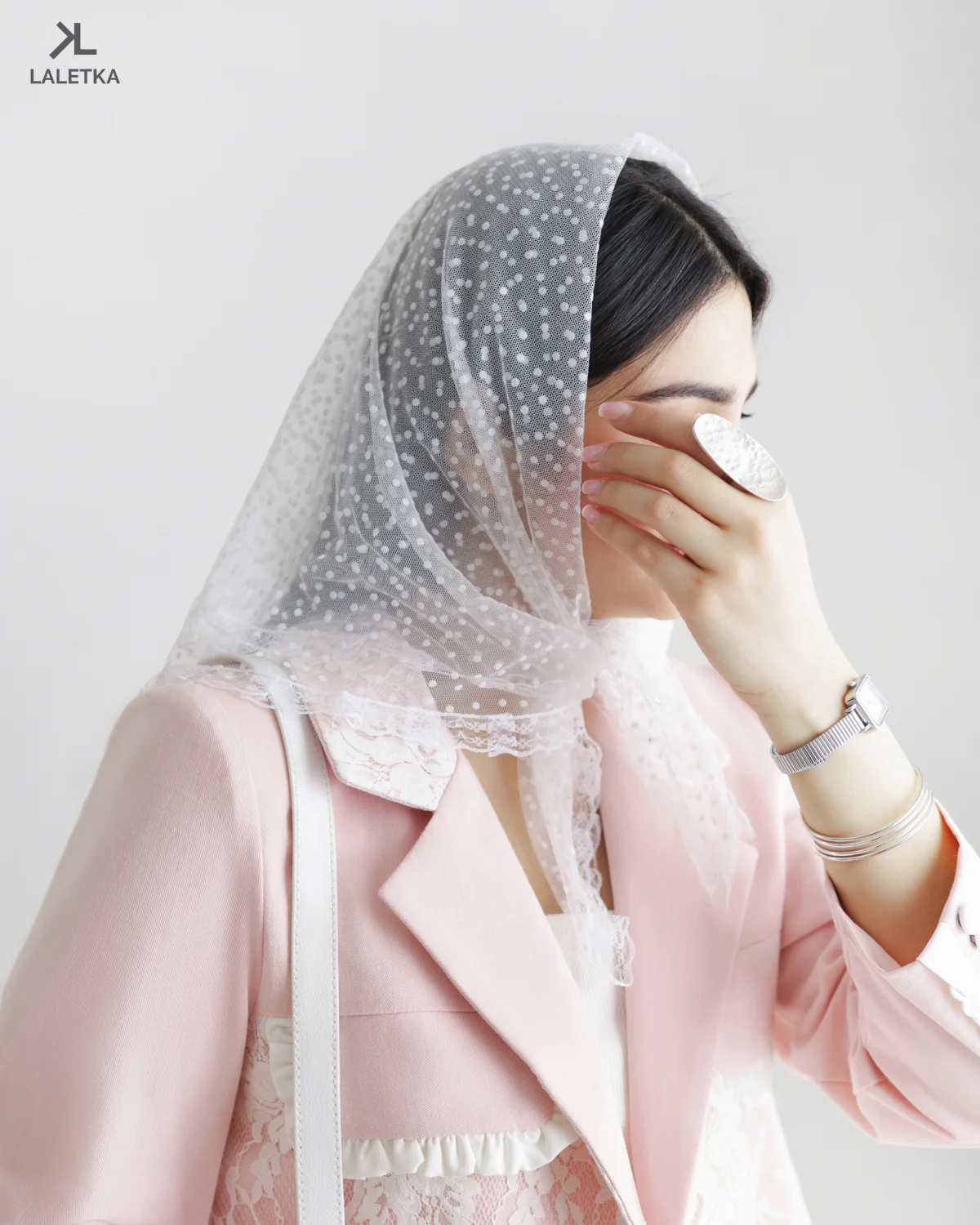 اسکارف تور سفید